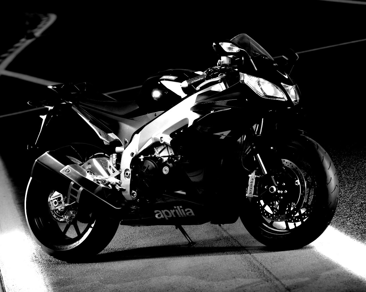 Aprilia на треке обои