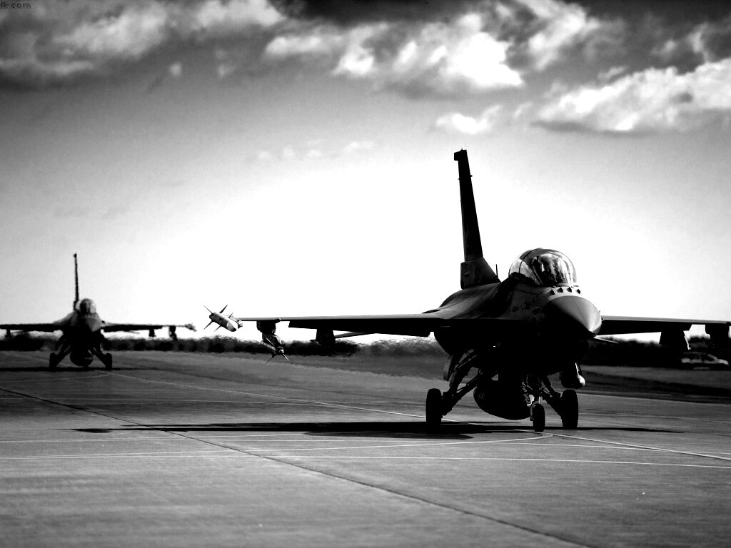 Истребители f16 Falcon на взлетной полосе обои