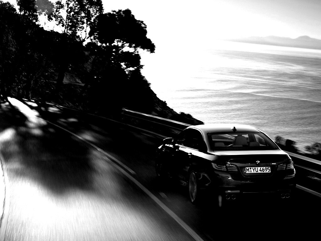 BMW F10 на горной дороге  обои