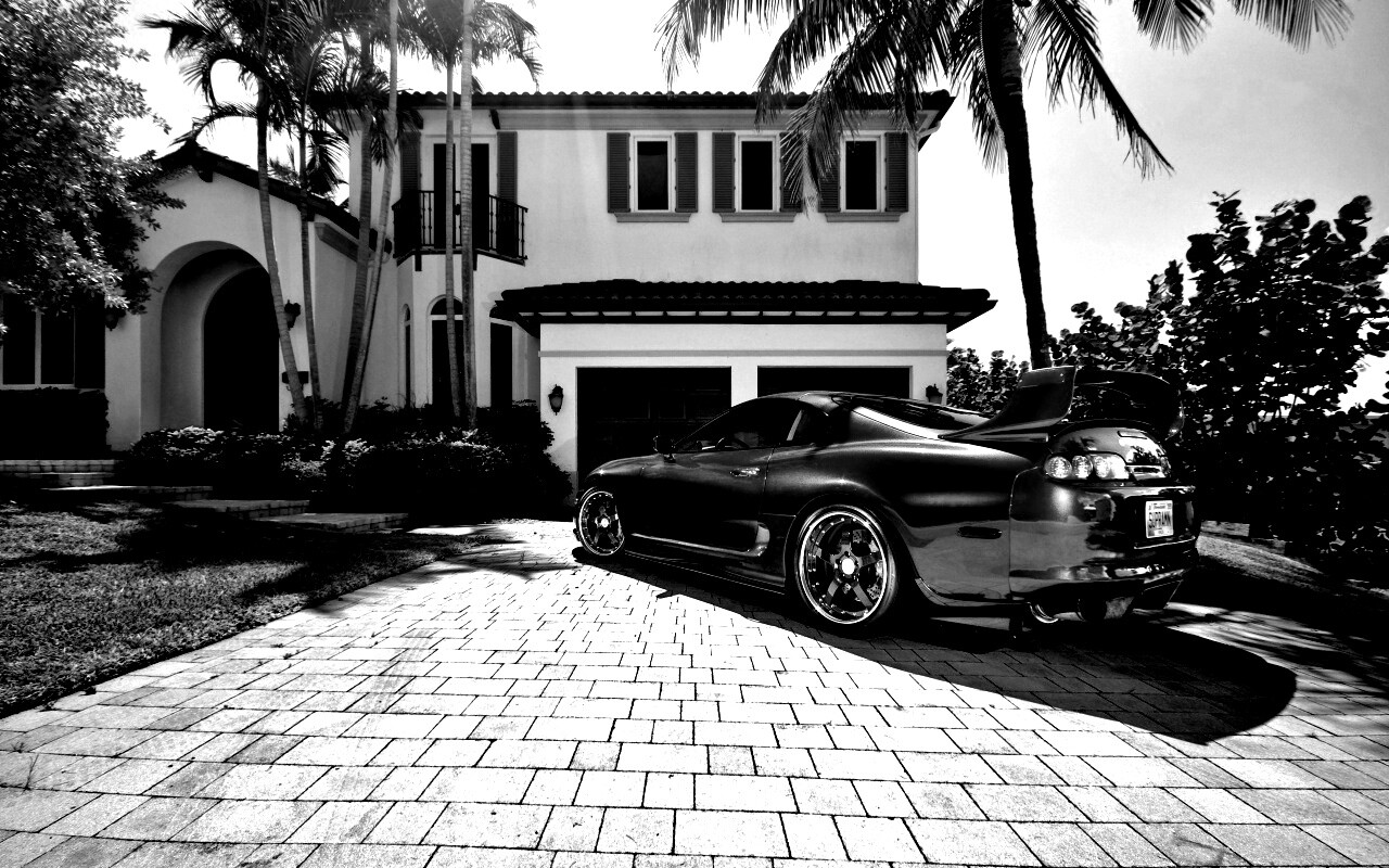 Синее авто у коттеджа обои