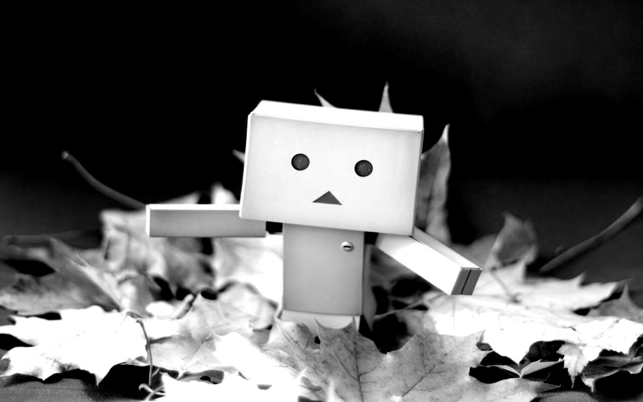  Yotsubato Danbo резвится листьях обои