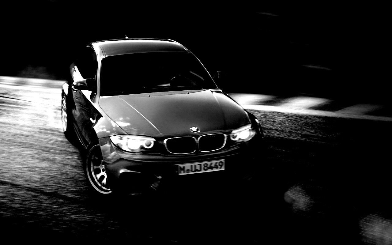 BMW M1 в заносе на треке обои