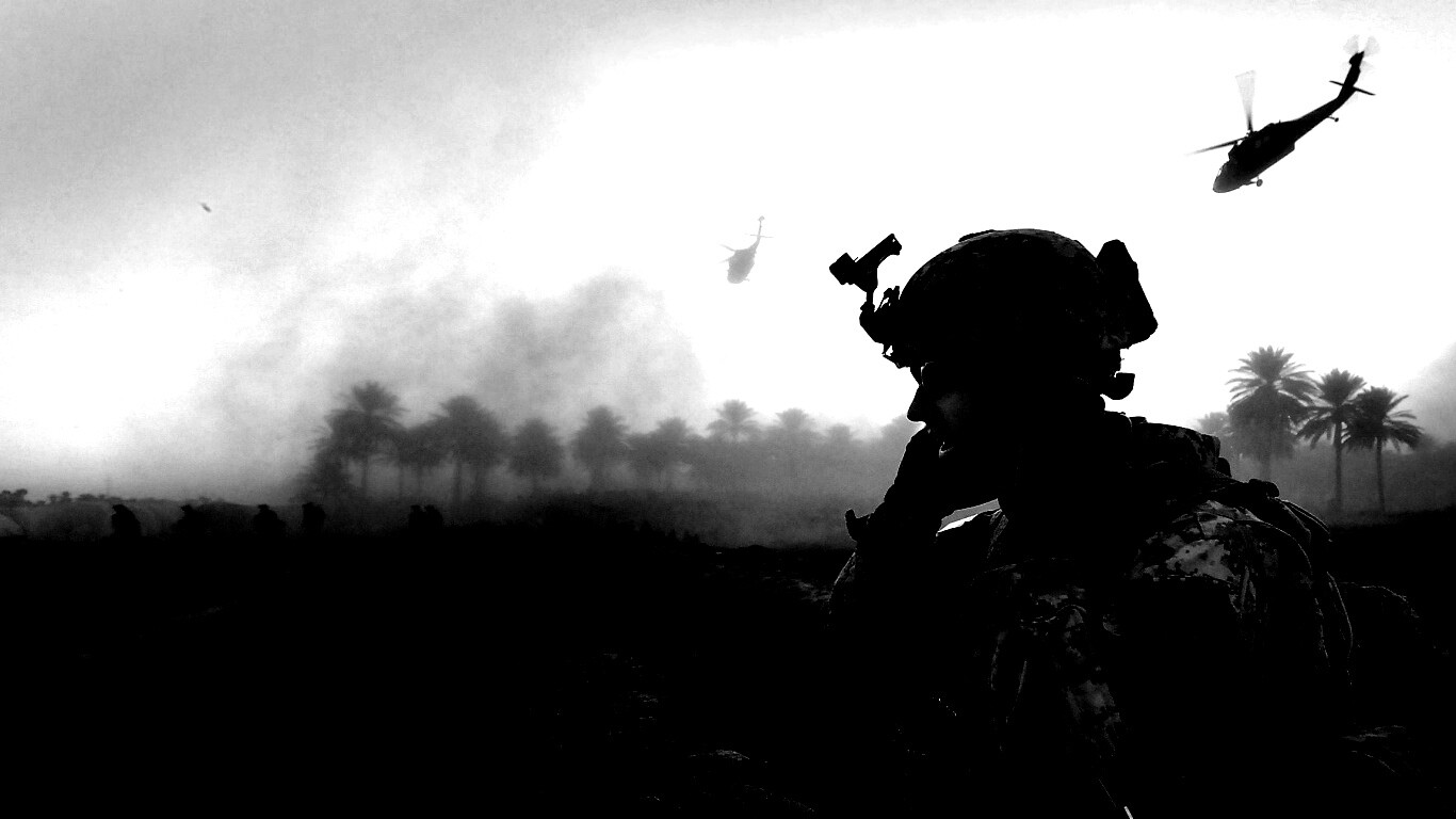 СОлдат во время боевых действий обои