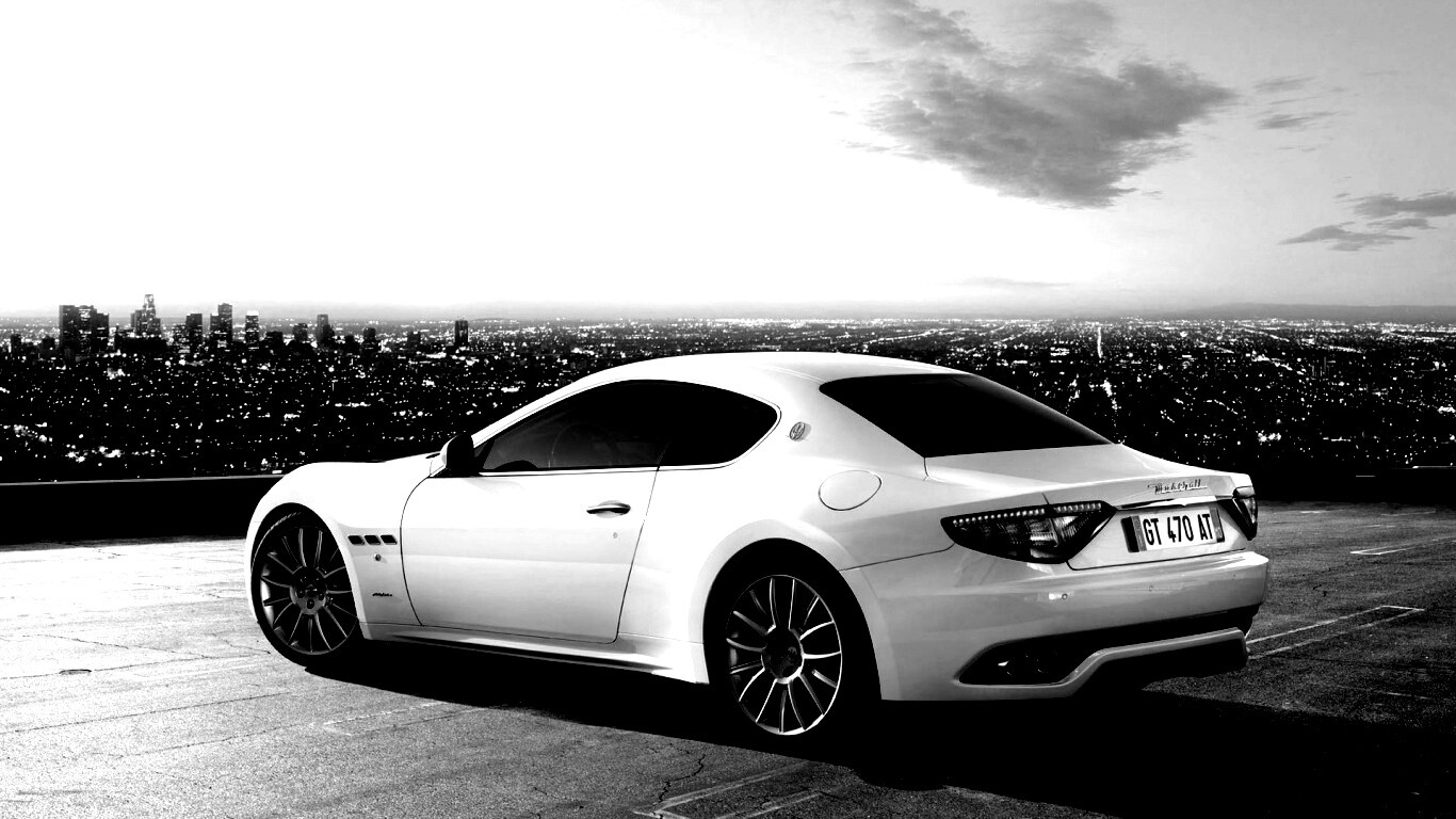 Maserati Granturismo на фоне города обои