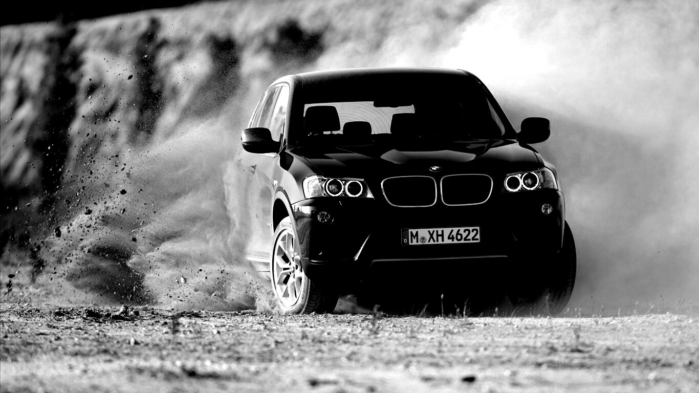 Кроссовер BMW в заносе обои