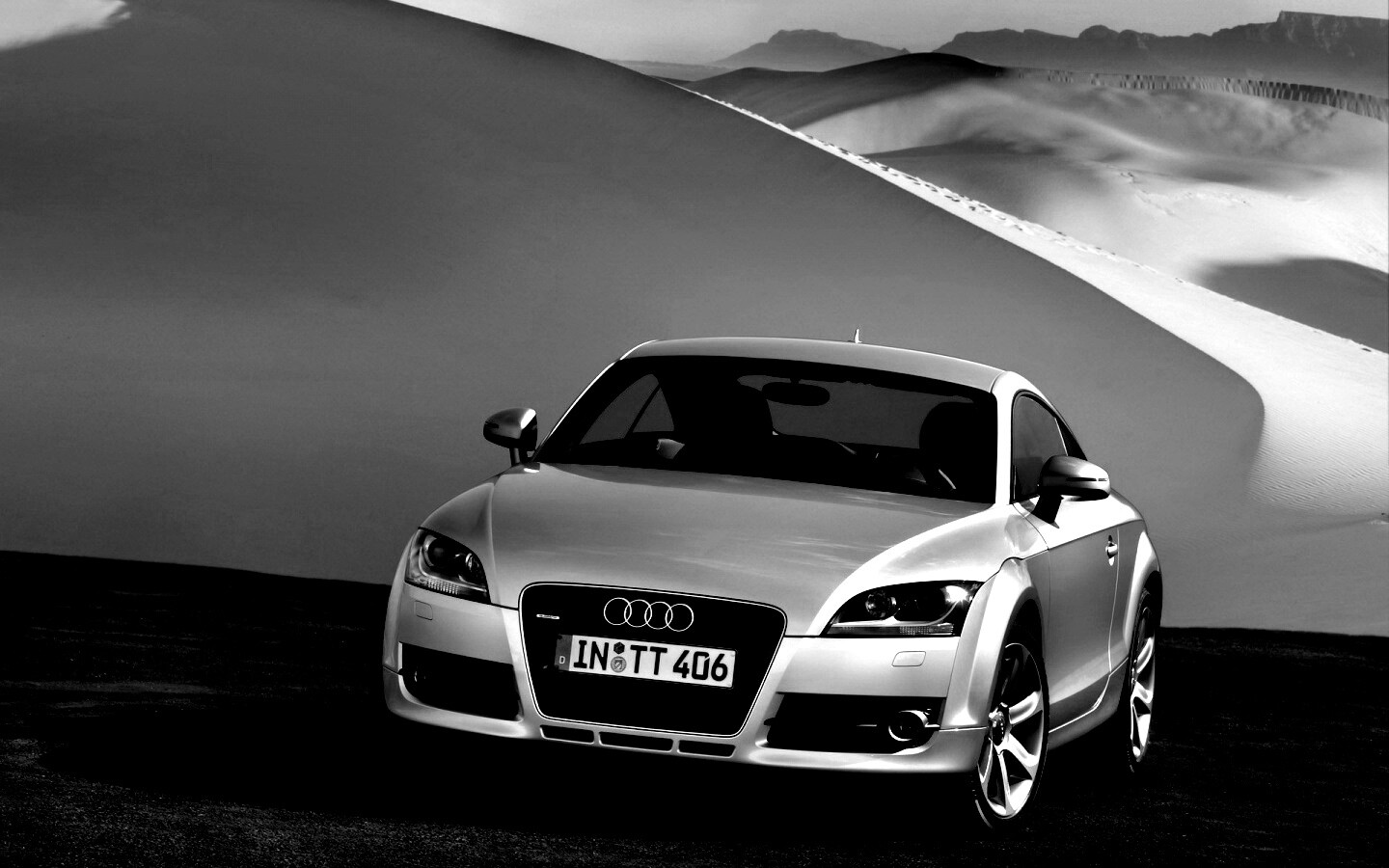 Audi TT на фоне снега обои