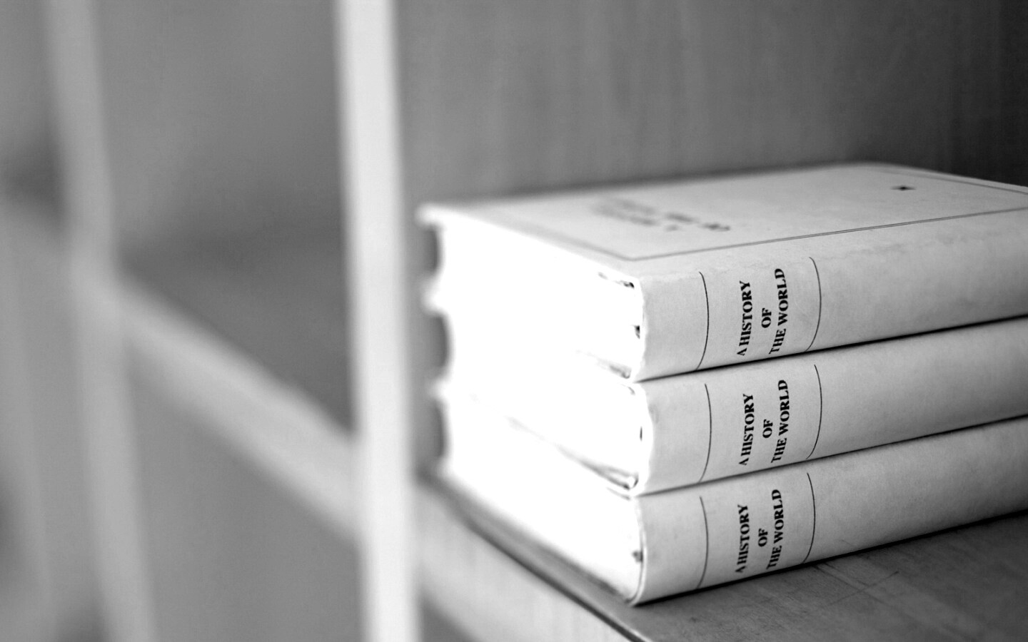 Книги на полке обои