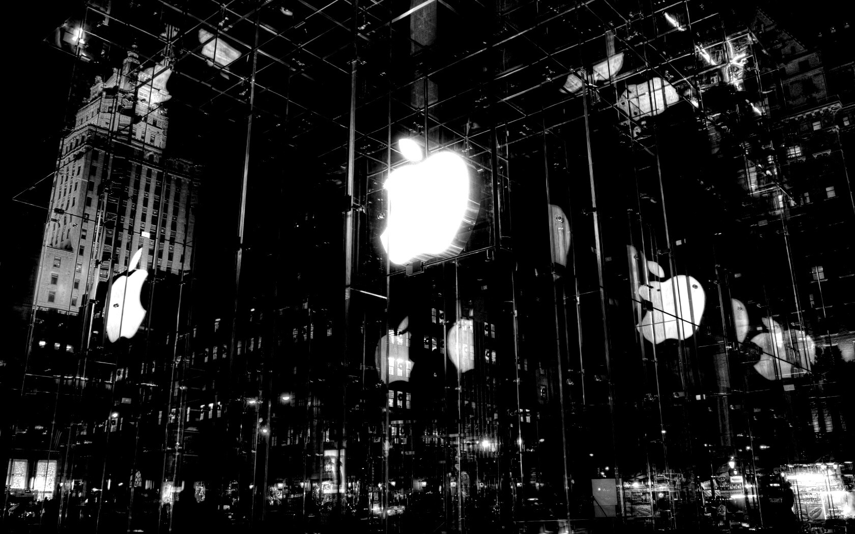 Отражение логотипа Apple в стеклянном здании обои