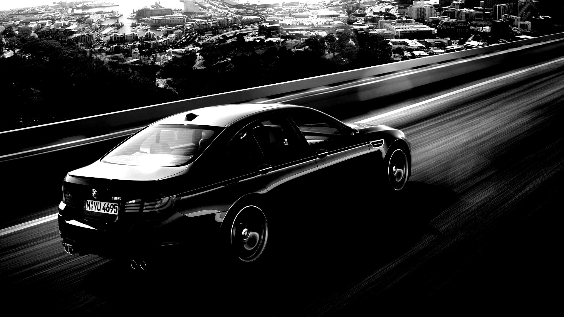 BMW F10 M5 на скоростной автостраде обои