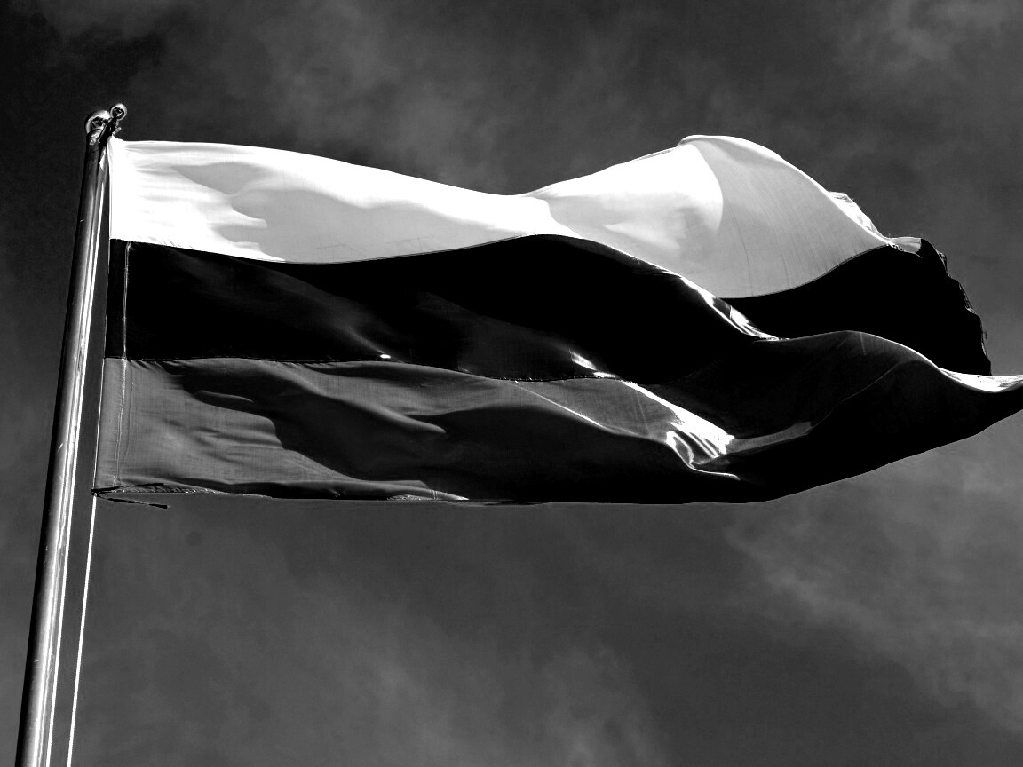 Флаг России на флагштоке обои