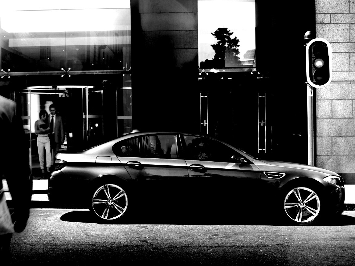 BMW F10 на светофоре обои