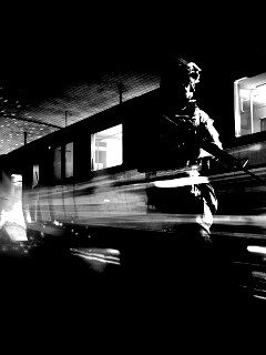 Солдаты на станции метро обои