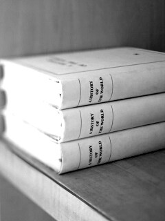 Книги на полке обои