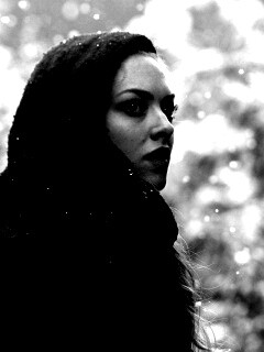 Amanda Seyfried in Red Riding Hood обои