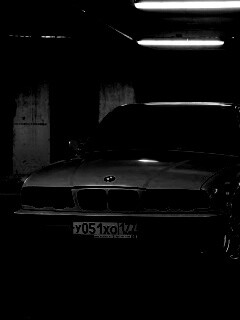 BMW M5 на стоянке обои