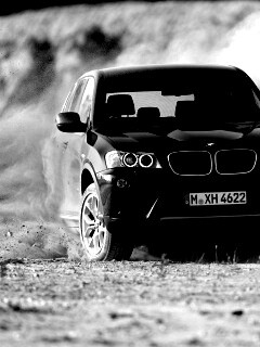 Кроссовер BMW в заносе обои