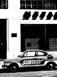 Реклама Subway на машине в Праге обои