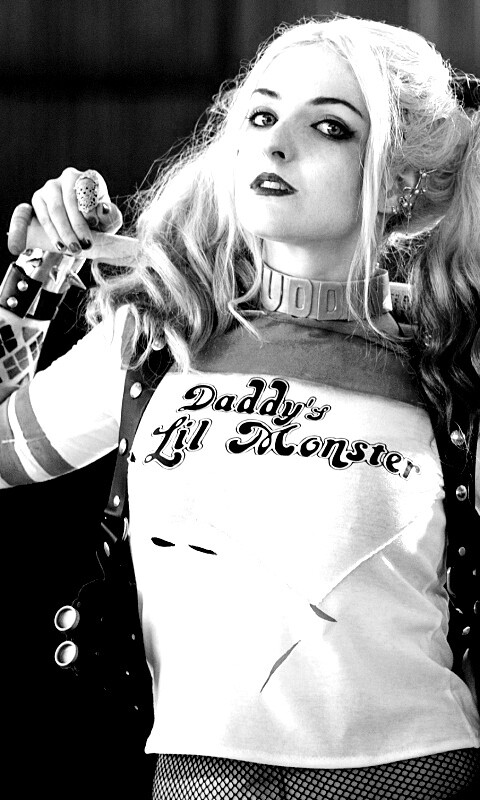 Daddy's lil monster обои