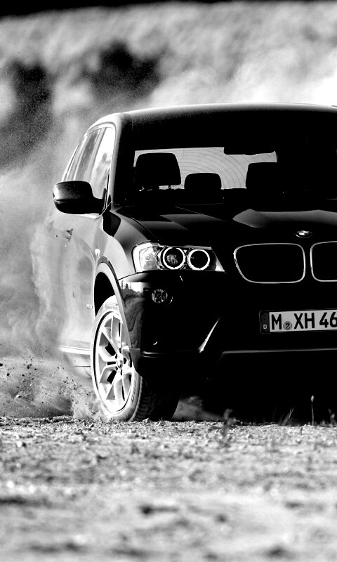 Кроссовер BMW в заносе обои
