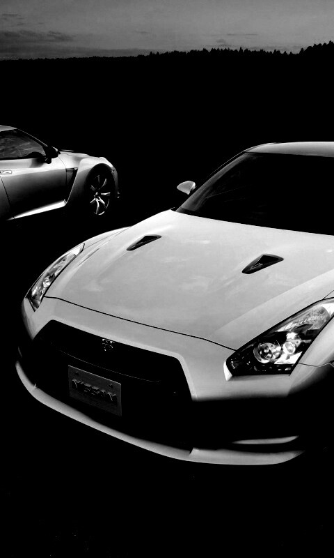 Nissan с двух ракурсов обои
