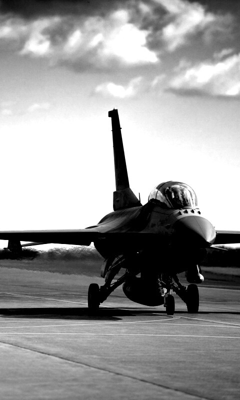 Истребители f16 Falcon на взлетной полосе обои