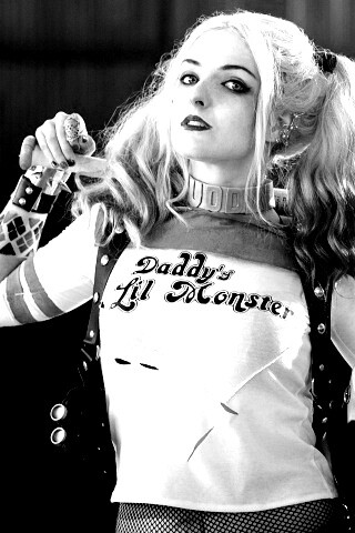 Daddy's lil monster обои