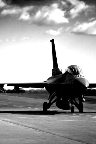 Истребители f16 Falcon на взлетной полосе обои