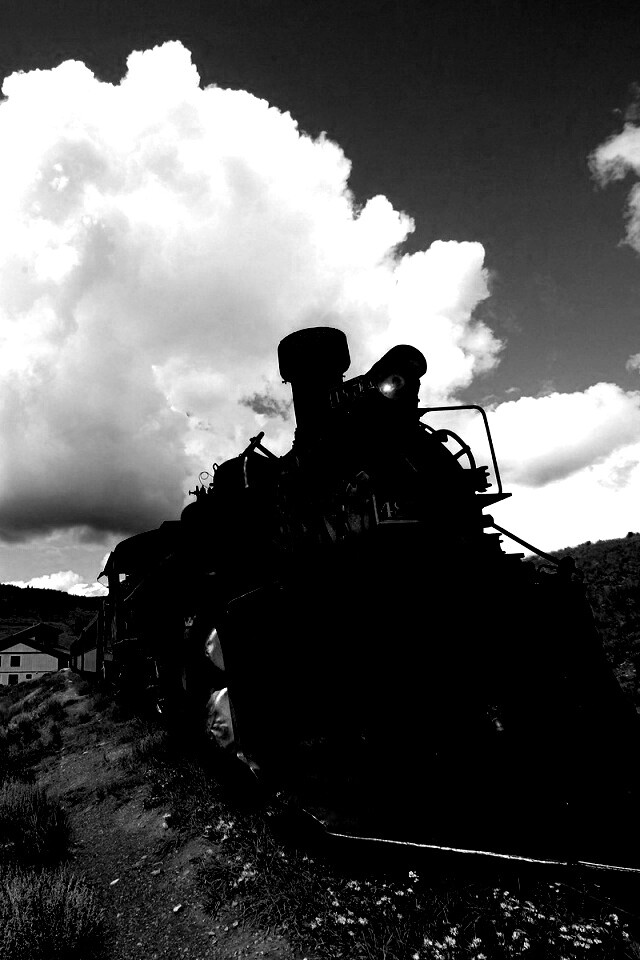 Паровоз на деревенской станции обои