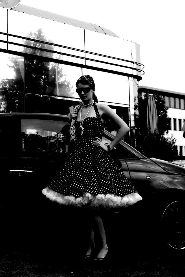Fiat 500 и девушка обои