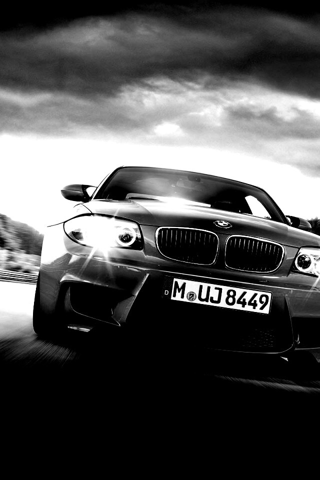 Оранжевый BMW M1 Coupe на треке обои