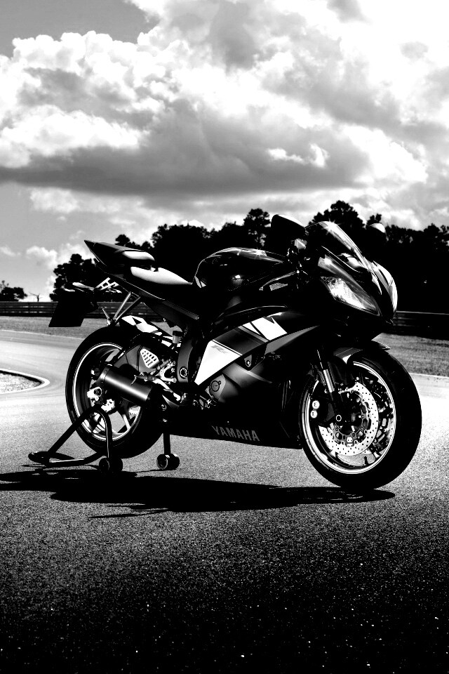 Yamaha R6 на трассе обои