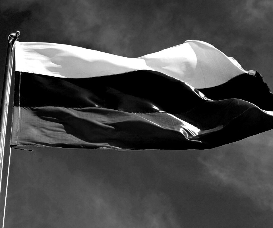 Флаг России на флагштоке обои