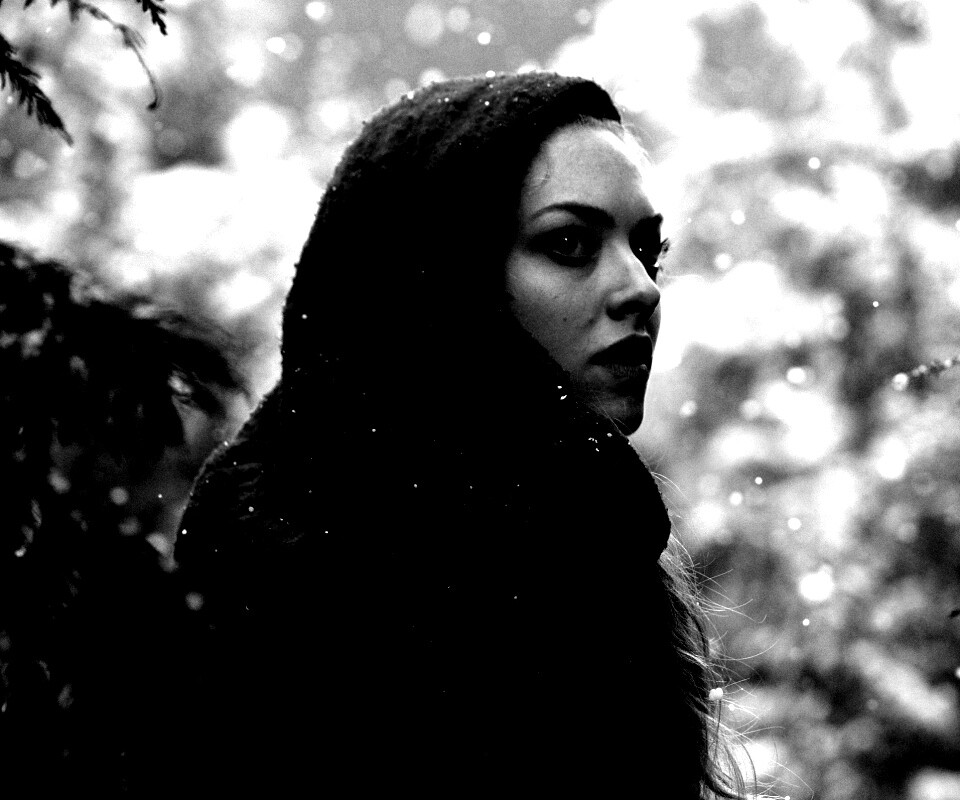 Amanda Seyfried in Red Riding Hood обои