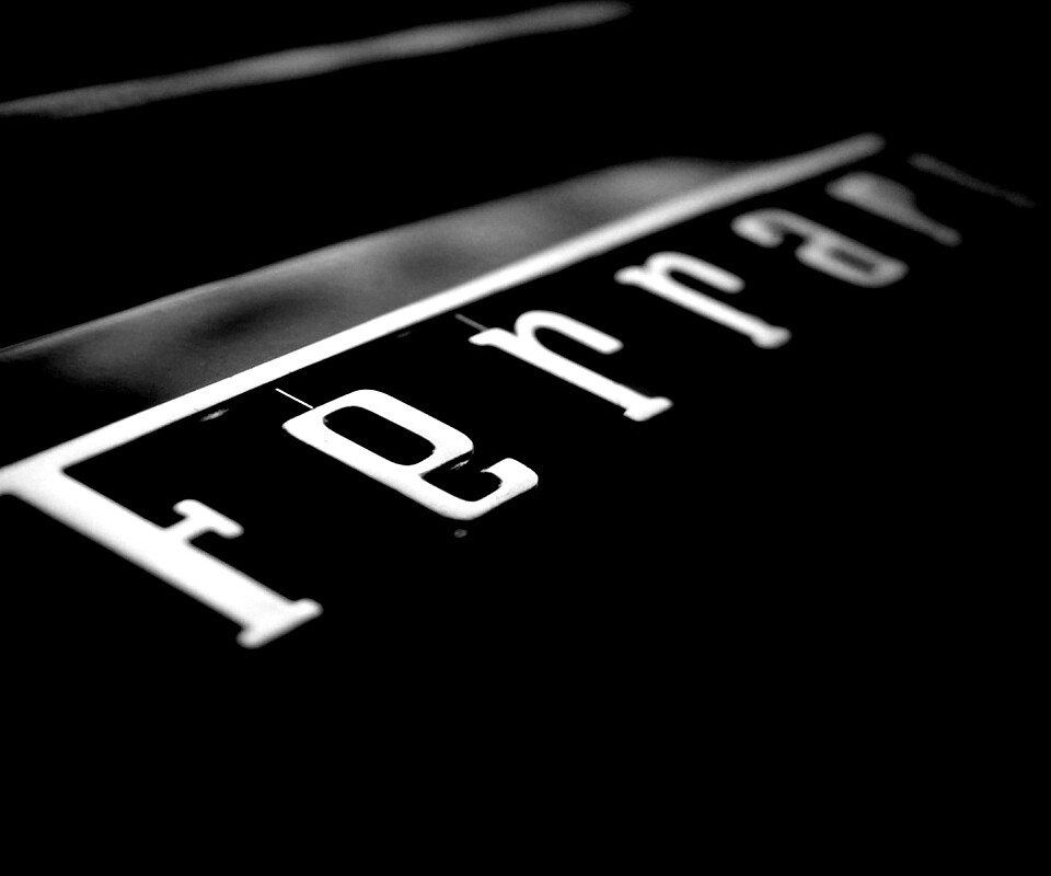 Хромированный логотип Ferrari обои