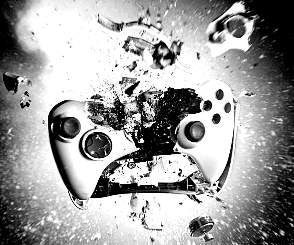 Взрывающийся белый контроллер xbox обои