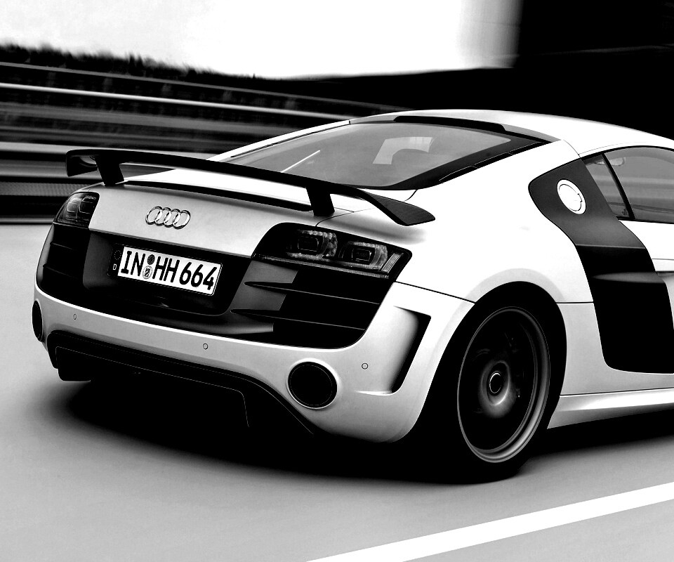 Audi R8 на скоростной трассе обои