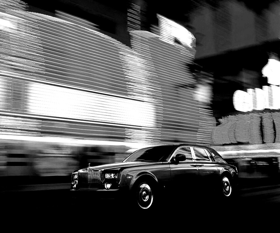 Rolls-Royce Phantom едет через город обои