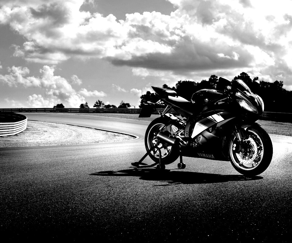 Yamaha R6 на трассе обои