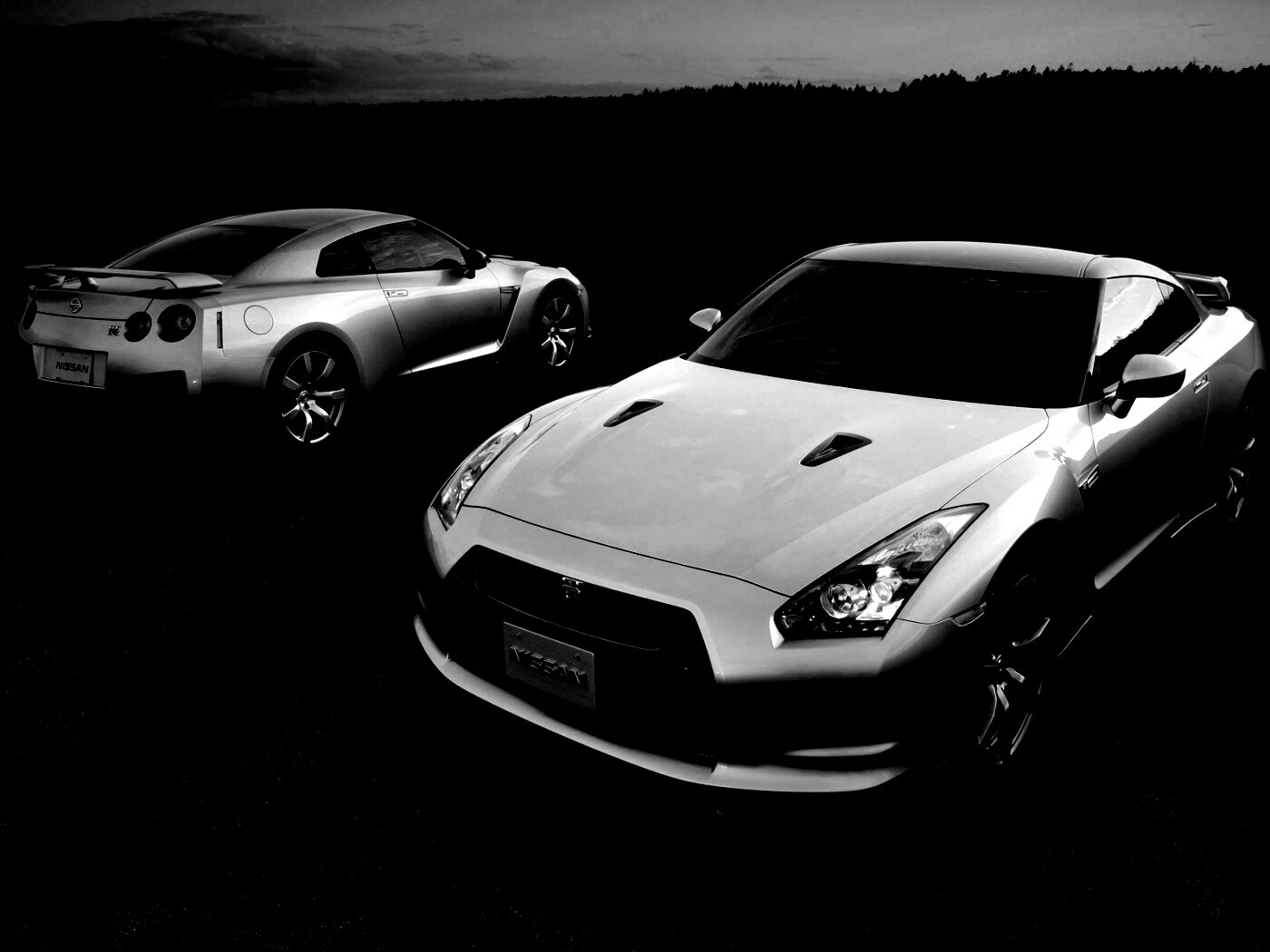 Nissan с двух ракурсов обои