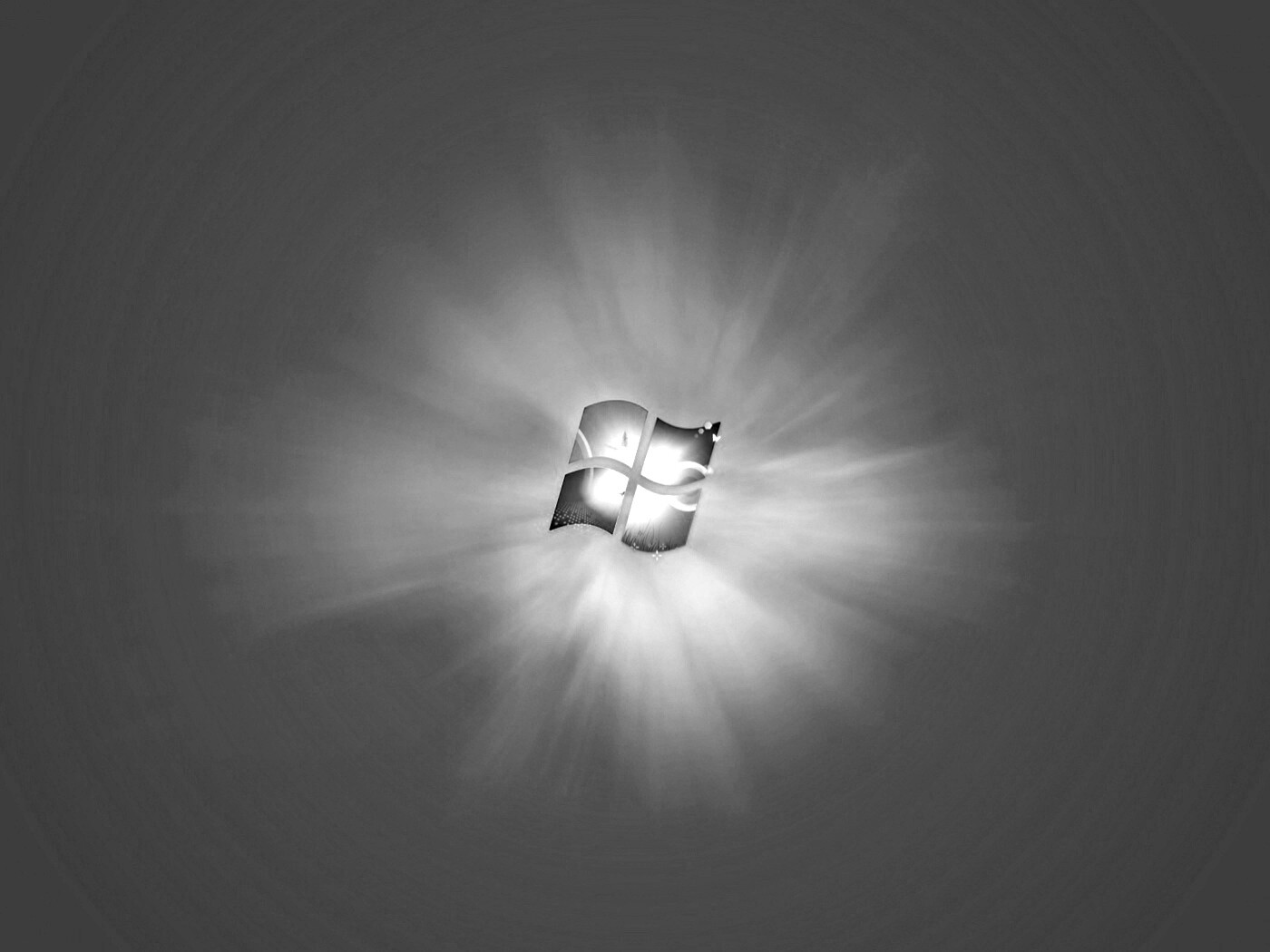 Яркий желтый логотип Windows 7 обои