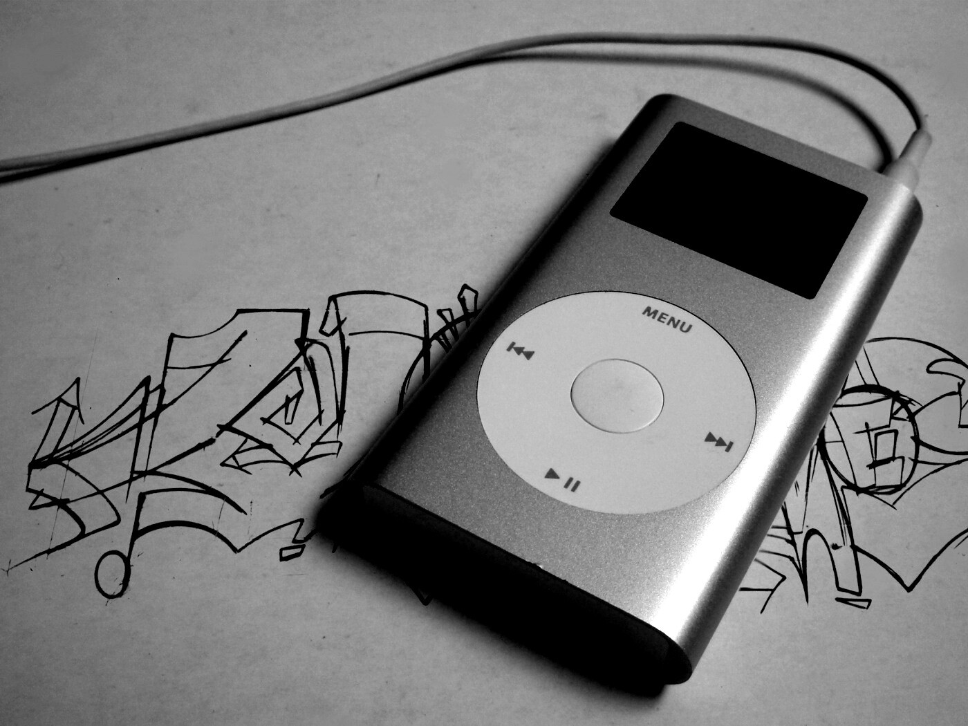iPod на лиске с граффити обои