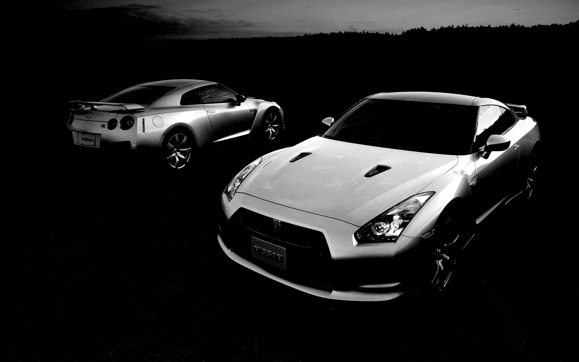 Nissan с двух ракурсов обои