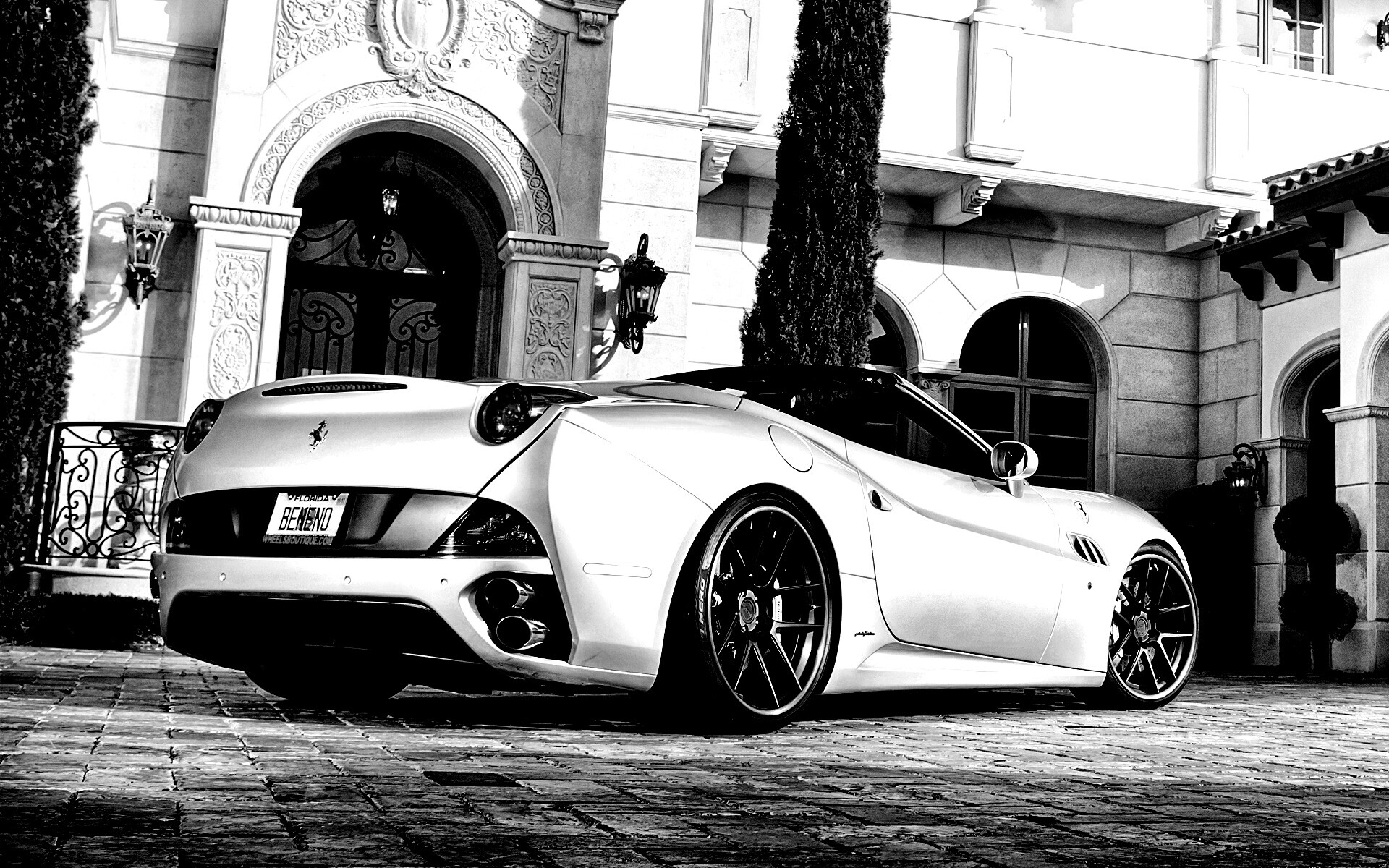 Ferarri у особняка обои