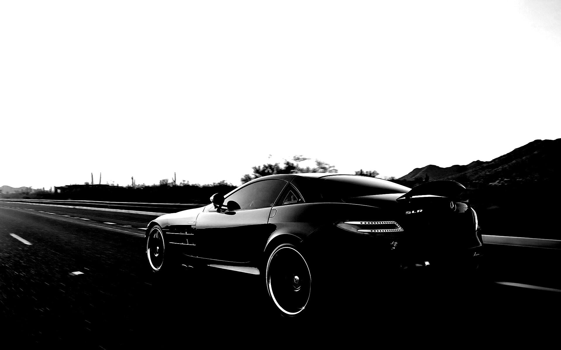 Черный автомобиль уезжает в закат обои
