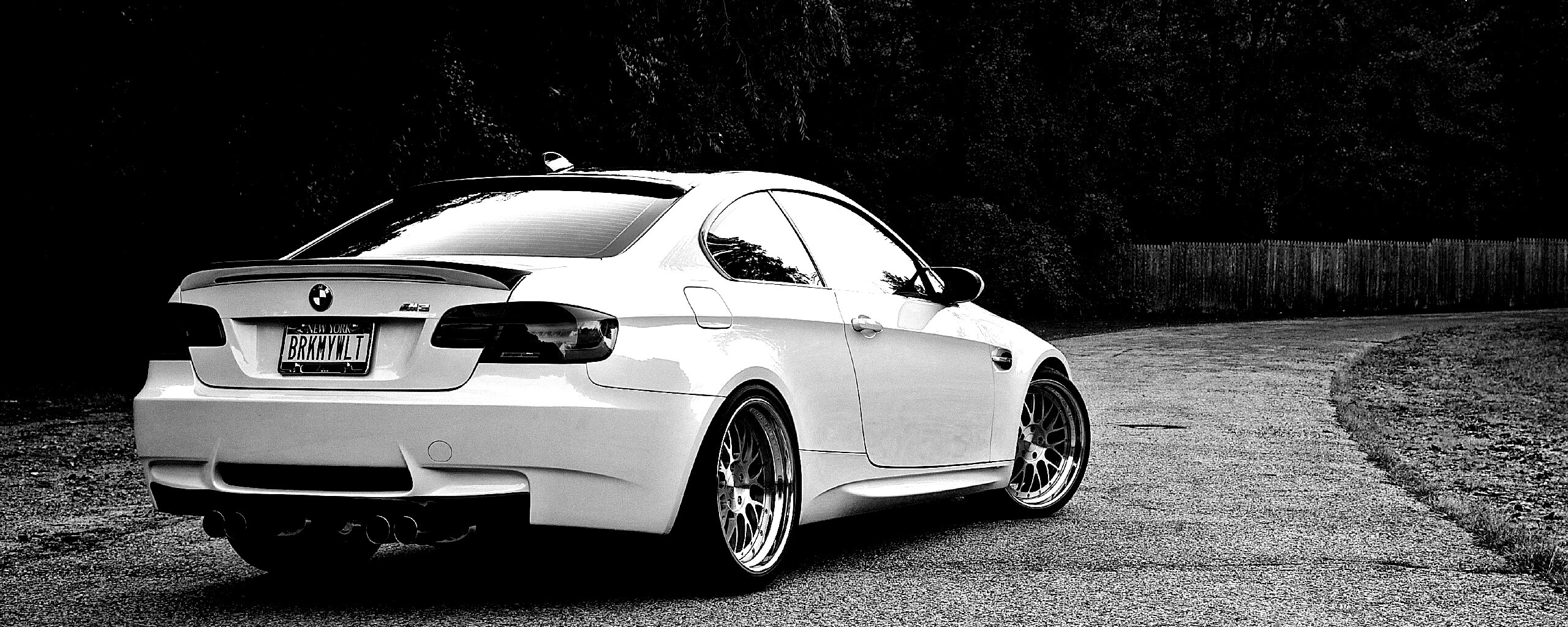 Белый BMW M3 обои