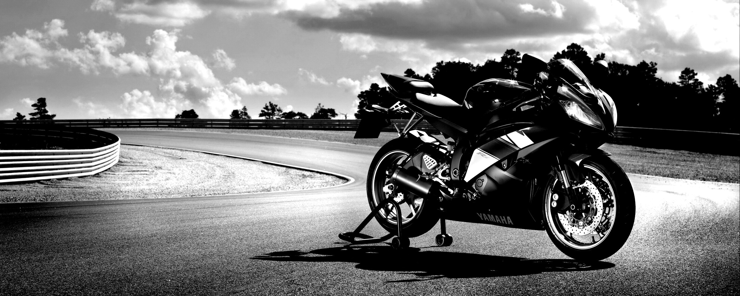 Yamaha R6 на трассе обои