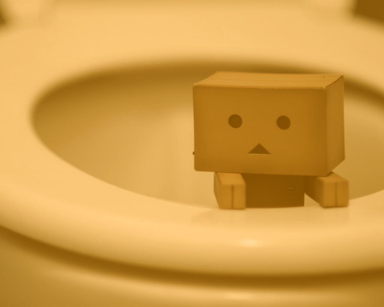 Danbo в унитазе обои