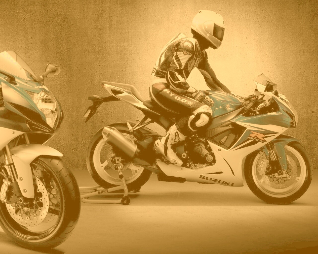 Suzuki и мотоциклист обои