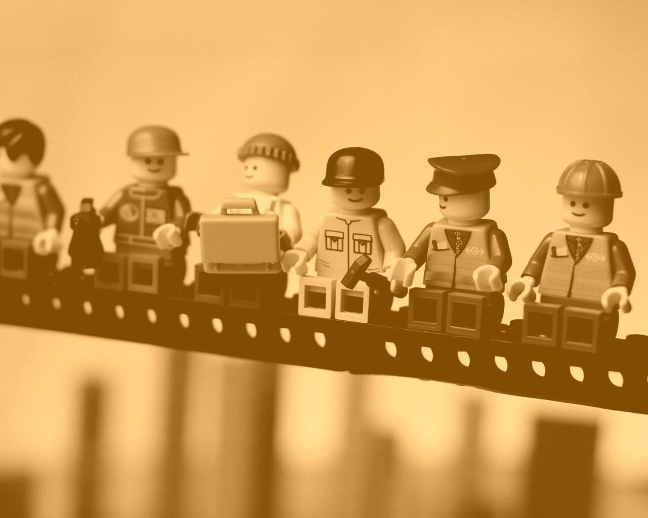 Lego строители обедают на балке обои