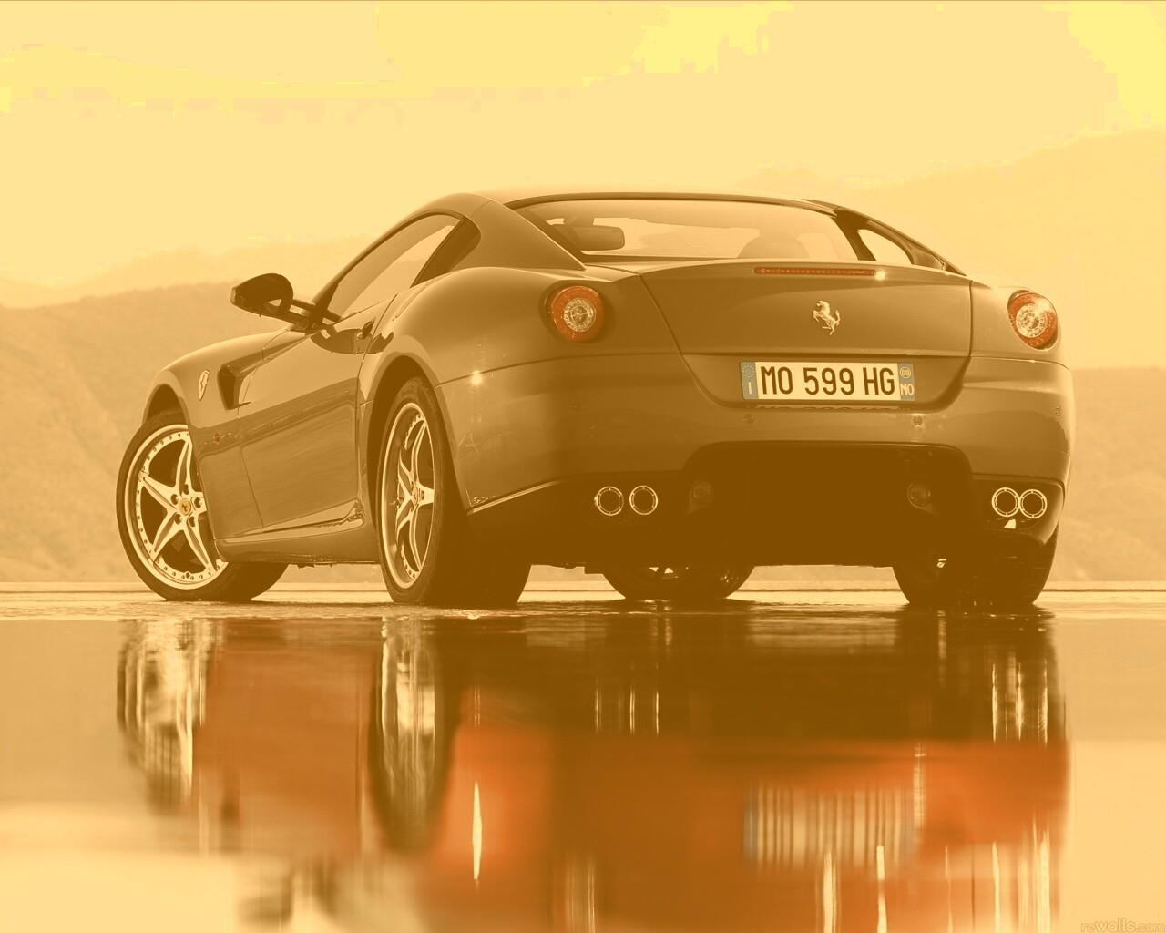 Ferrari в отражении обои